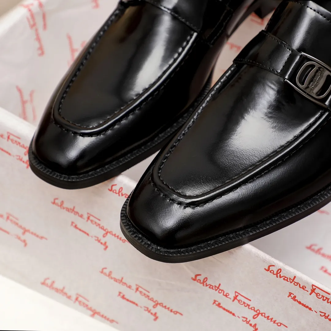 Factory price 420 🔥Ferragamo's new men's casual slip-on shoes🇨🇳Official website original 1:1 mold opening, original quality💯Fine workmanship, high-end luxury☘The upper is made of imported Italian first-layer cowhide🌴🐑leather lining🍓Rubber wear-resistant and non-slip outsole, breathable and comfortable to wear🍍The first choice for high-end men🍉Black, size 38-45